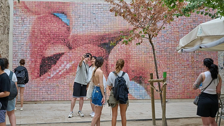 תיירות הסלפי: המקומות שמגיעים אליהם רק בשביל תמונה אחת