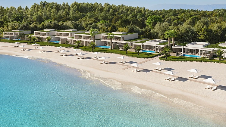 חופשה משפחתית חלומית: הכירו את קומפלקס התיירות היוקרתי ביוון