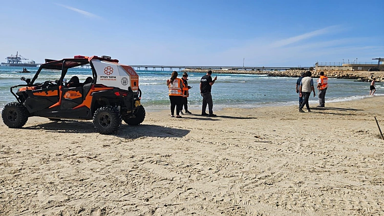 דיווח על אדם שהותקף ע"י כריש בחדרה, טרם אותר פצוע