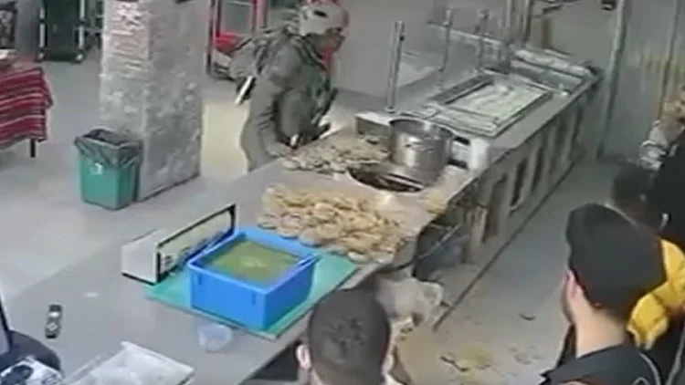 ביזה והשפלה בטולכרם: הודחו לוחמים שתועדו תוקפים פלסטינים