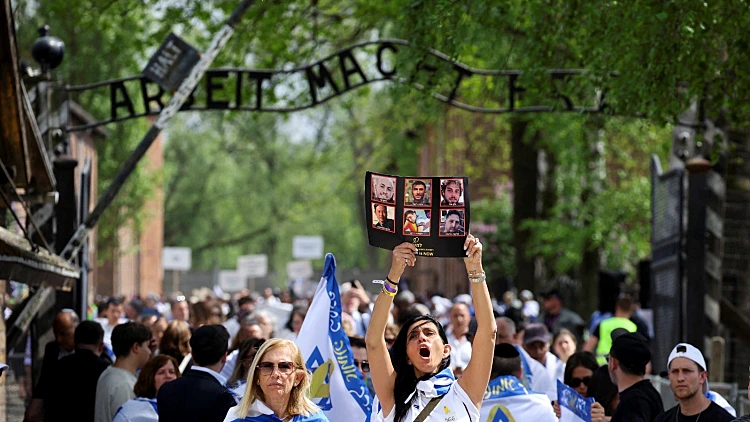 בשל מזג האוויר הסוער: בוטל הטקס במצעד החיים בפולין