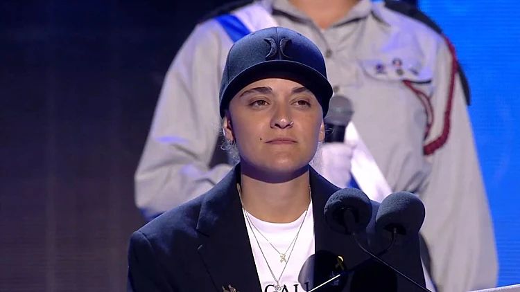 אמילי הקדישה את המשואה לגלי וזיוי: "עוד נראה שקיעות יחד"