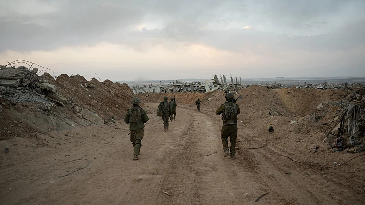 הרמטכ"ל: "נגייס את כולם"; לוחם בסיירת גולני נפצע קשה בעזה