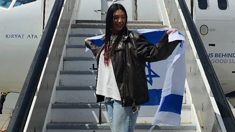 יובל רפאל המריאה לאירוויזיון: "כולי תקווה להביא כבוד"
