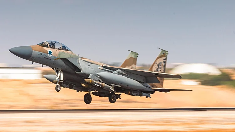 20 מטוסי קרב וכ-50 חימושים: חיל האוויר תקף בנמל חודיידה שבתימן