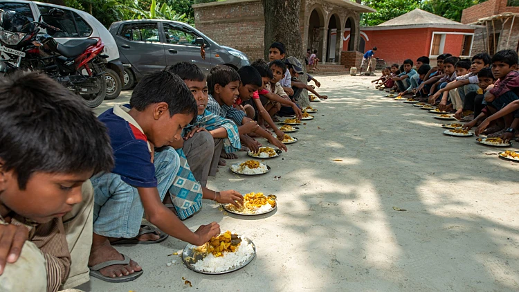Muzaffarpur,,bihar,,india,,25th,july,2013:,indian,school,children,sitting