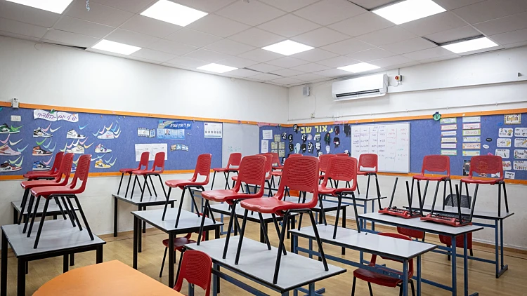 כיתה סגורה בבית ספר בגבעתיים