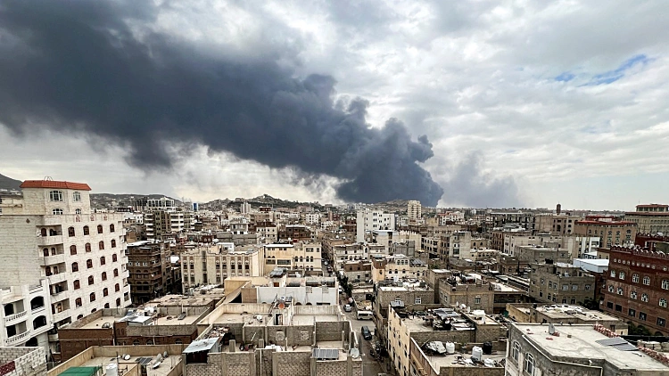 צה"ל תקף בנמל חודיידה שבתימן: "הופצצו מכלי דלק וכלי שיט"