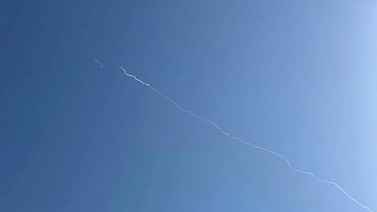 לראשונה מאז תקיפות צה"ל בתימן: יורט טיל ששיגרו החות'ים למרכז