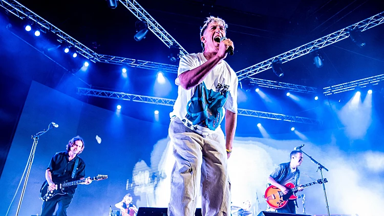 מוניקה סקס הוכיחה שגם אחרי כל השנים - היא יודעת לתת בראש