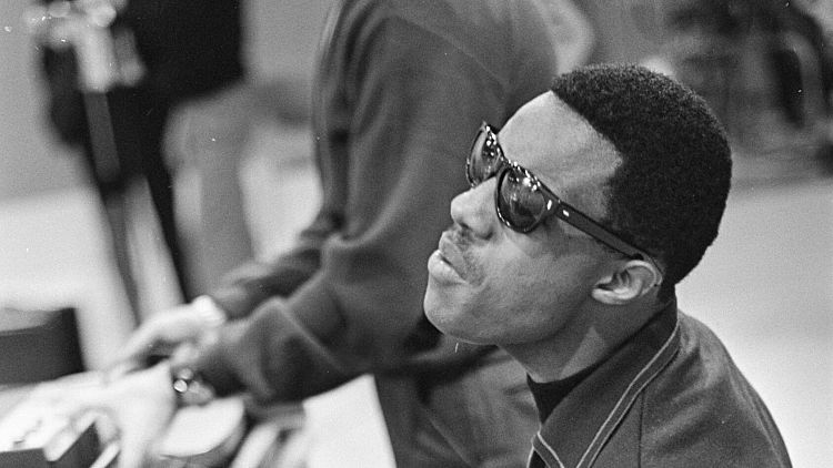 סטיבי וונדר במהלך חזרה לטלוויזיה ההולנדית, אוקטובר 1967