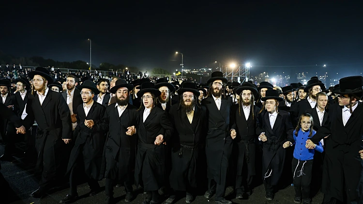 עדיין בצל האסון: עשרות אלפים הגיעו לחגוג בהילולה בהר מירון