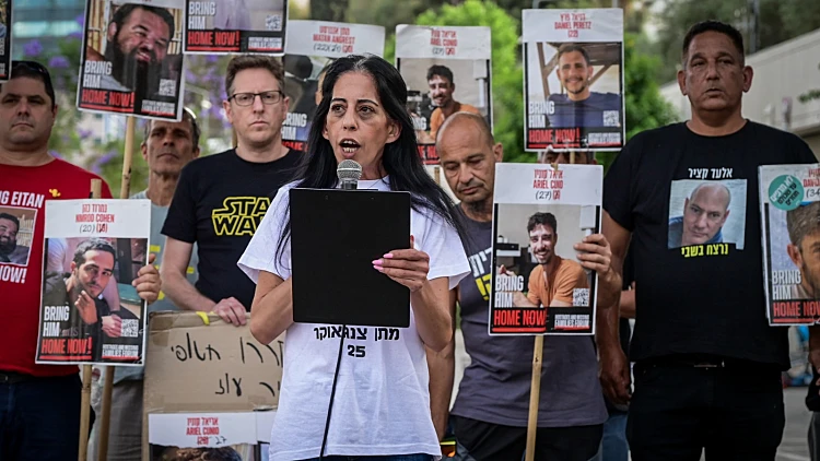 המשפחות הפגינו ברקע חידוש המו"מ; מוחים הותקפו ברחובות