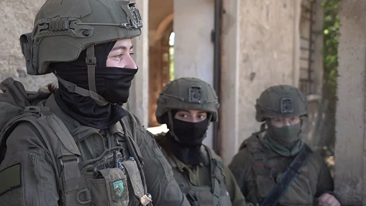 "יש הרבה גאווה": עם הלוחמים והלוחמות שעושים היסטוריה בסוריה