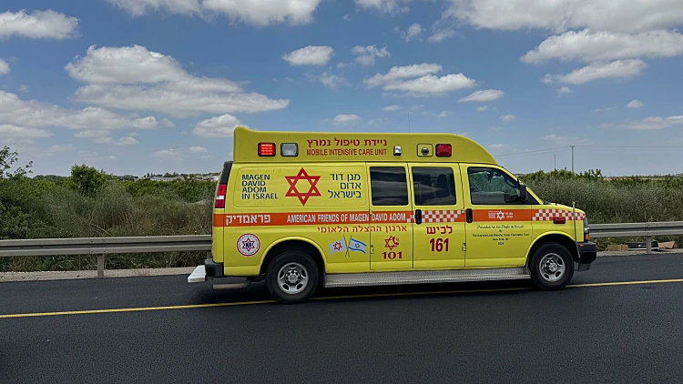 אמבולנס בזירת התאונה סמוך לאמונים