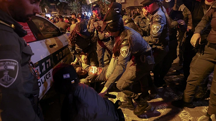 עימותים בת"א: עשרות נעצרו לאחר שהתבצרו במצודת זאב