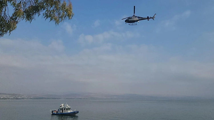 כוח השיטור הימי ומסוק בפעילות בכנרת (אילוסטרציה)