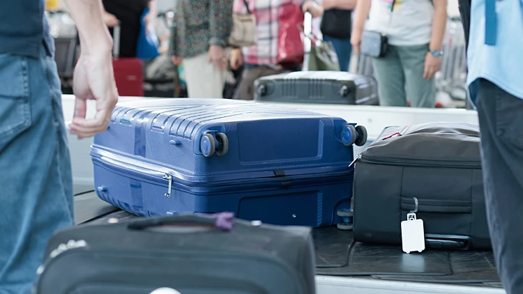 Suitcases,on,a,baggage,carousel,at,an,airport,during,a