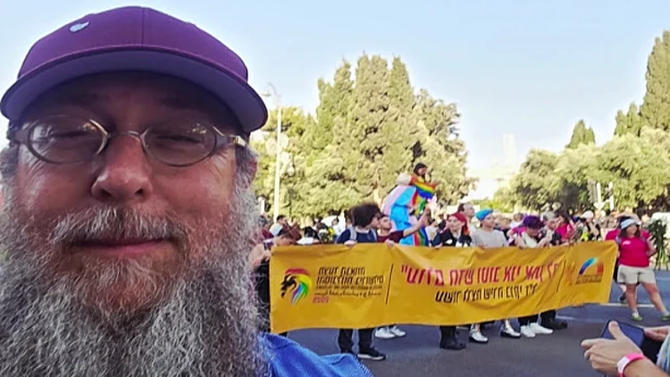 "מה שהנחה אותי היה בורות": הרב שצועד כל שנה במצעד הגאווה