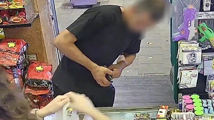 חשד: פרץ לדירות בת"א - בזמן שהדיירים הסתתרו במרחב מוגן