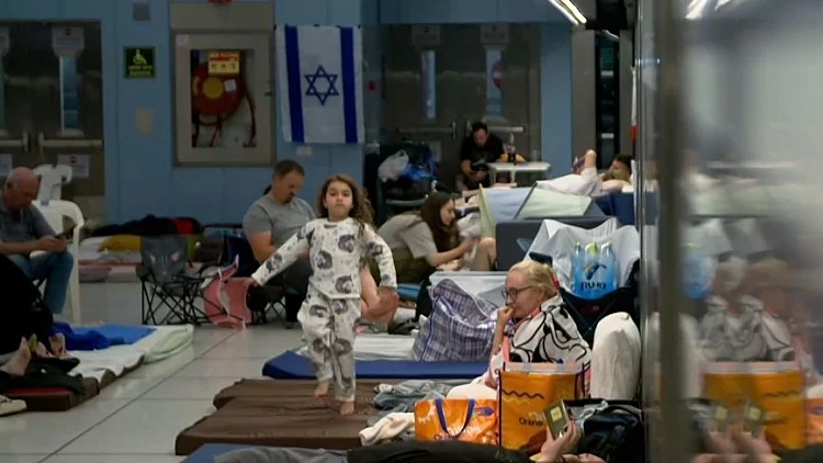 "בונקר לכל דבר": סיור לילי בתחנות הרכבת הקלה שהפכו למקלט