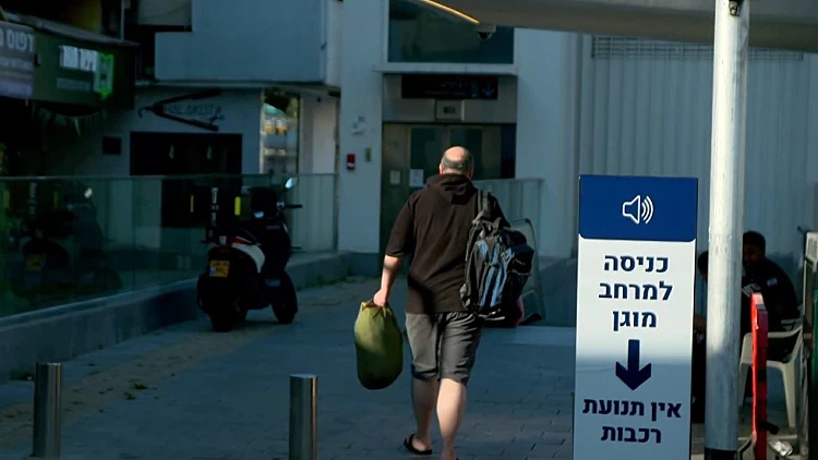תחנות הרכבת הקלה הפכו למקלט