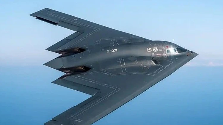 נושא את מפצחות הבונקרים הכבדות בעולם: זה מפציץ B-2 האמריקני