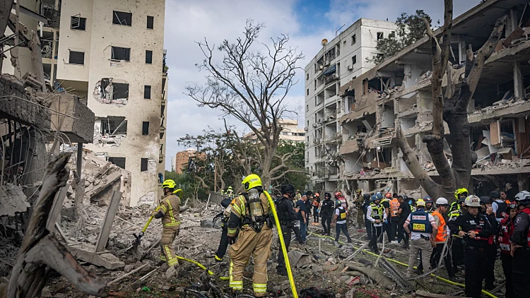 התגובה האיראנית: כ-30 שיגורים לישראל, פצועים קל ב-3 זירות נפילה