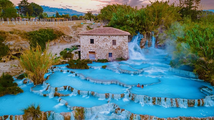Toscane,italy,,a,natural,spa,with,waterfalls,and,hot,springs