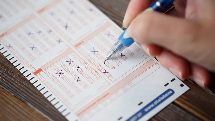 Photo,on,top,of,person,marking,in,lottery,ticket