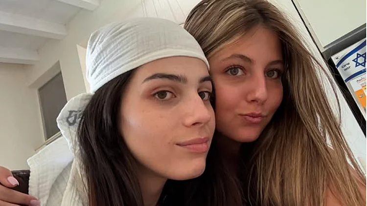 אלאיה הוף ואחותה נעמה
