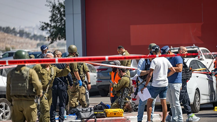 פיגוע בצומת גוש עציון: צעיר בן 22 נרצח, המחבלים נוטרלו