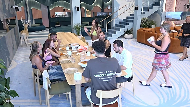 טיימליין "האח הגדול", היום ה-53: ההערה שהסעירה את הבית 