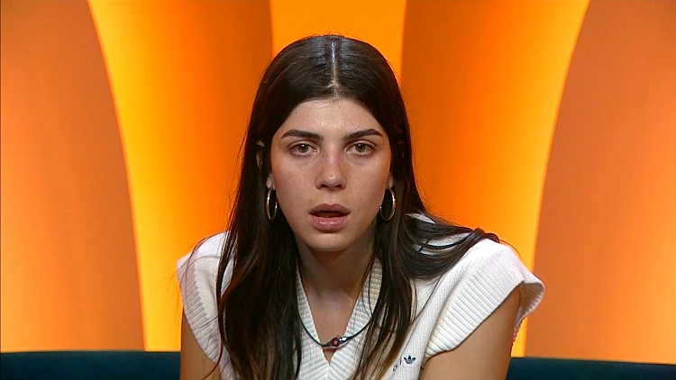 אלאיה נשברת: "מתי מישהו ראה אותי פה?"