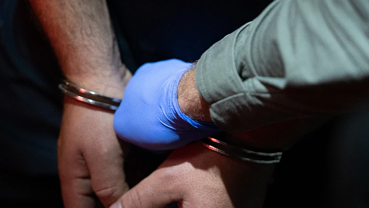 "מטריקס" הפליל 32 חשודים, בהם ילדים: "רוצה להיות סוחר נשק"