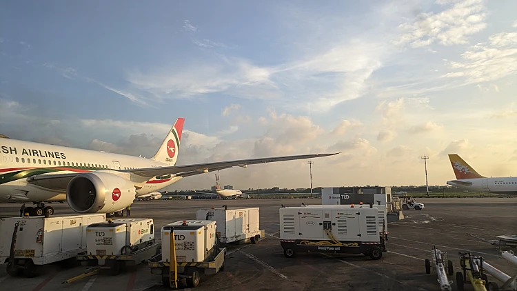 Hazrat,shahjalal,airport,,dhaka,holding,facility.,airplane,parking,area.,dhaka,