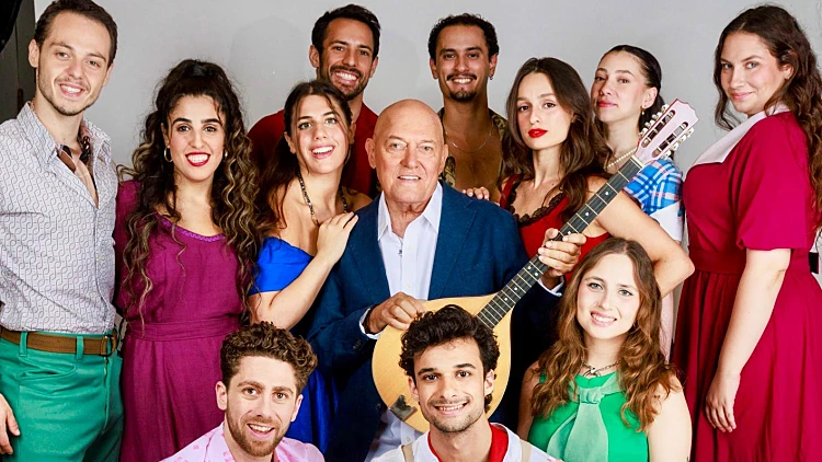 שלומי שבת והקאסט של "יפו סלוניקי"