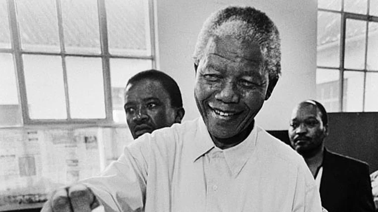 Mandela Voting In 1994