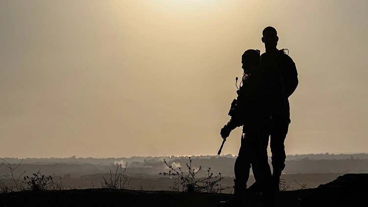 קצין ולוחם בהנדסה קרבית נפצעו קשה מפיצוץ מטען בדרום הרצועה