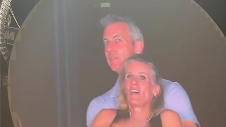 גרושה או נשואה? פרטים חדשים על הרומן בהופעה של קולדפליי