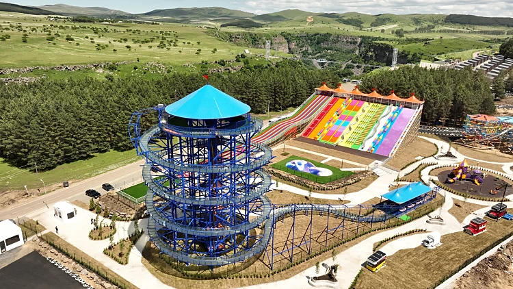 קארטינג, גשר שקוף ופארק מגלשות: הריזורט החדש בגיאורגיה