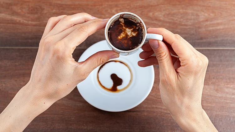 A,caucasian,woman,is,performing,fortune,reading,(,kahve,fali