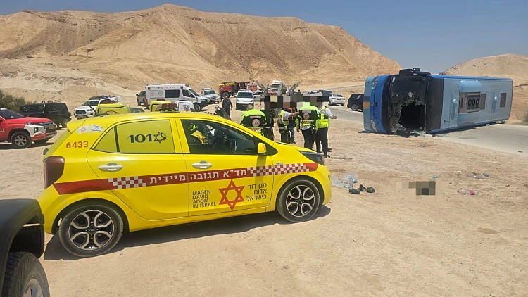 זירת התהפכות האוטובוס באזור מעלה אדומים