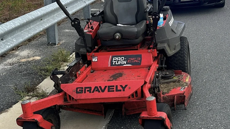 גבר בן 38 נעצר לאחר שנתפס נוהג על מכסחת דשא תחת השפעת סמים