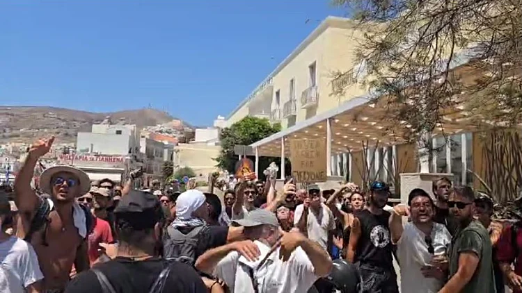 ספינה עם 1,600 ישראלים נתקעה ביוון בגלל הפגנה - ועזבה לקפריסין