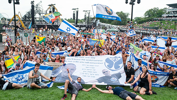 התמונה הקבוצתית של הישראלים בפסטיבל טומרולנד