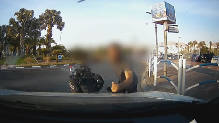 התנגש ברכב ואיים על בני הזוג לעיני המצלמות: "הוא הוציא סכין"