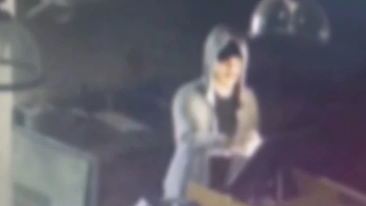 רוקן 5 עסקים במעשי שוד ליליים: תיעוד של הגנב הסדרתי מצפון ת"א