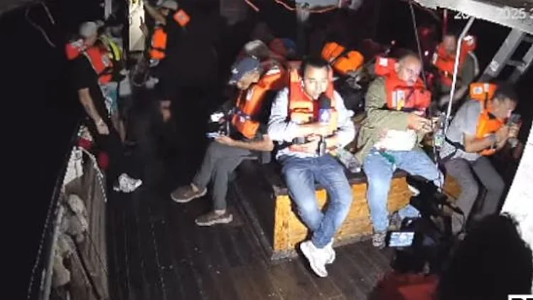 "מצב חירום" ופעילים עם אפודים במשט לעזה: "ספינות מתקרבות"