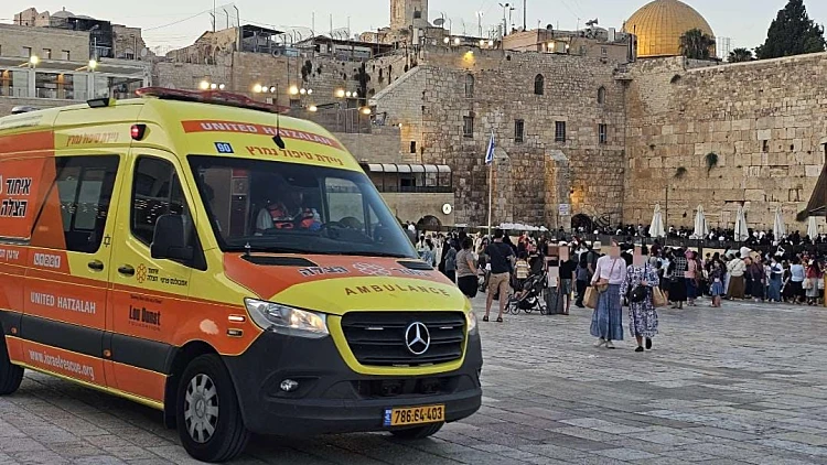 אמבולנס בכותל המערבי בירושלים